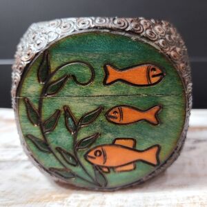 RARE HAND CARVED ON ALL SIDES ORANGE FISH SWIMMING AMONG SEAWEED TRINKET BOX